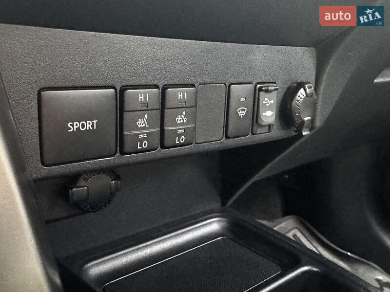 Позашляховик / Кросовер Toyota RAV4 2013 в Ромнах