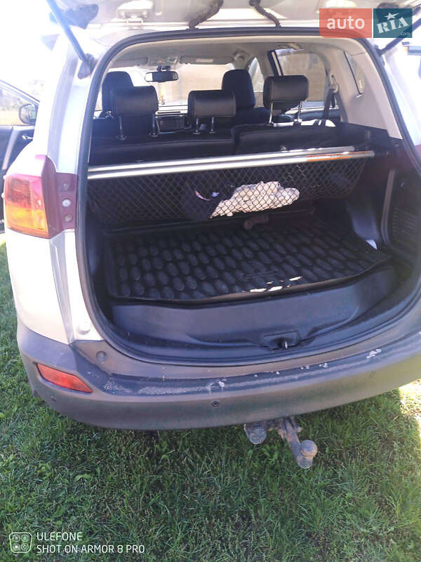 Внедорожник / Кроссовер Toyota RAV4 2013 в Волочиске