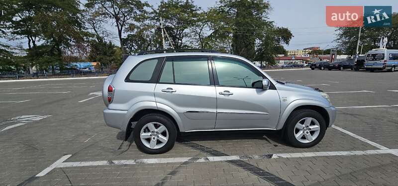 Позашляховик / Кросовер Toyota RAV4 2004 в Одесі