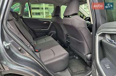 Внедорожник / Кроссовер Toyota RAV4 2021 в 