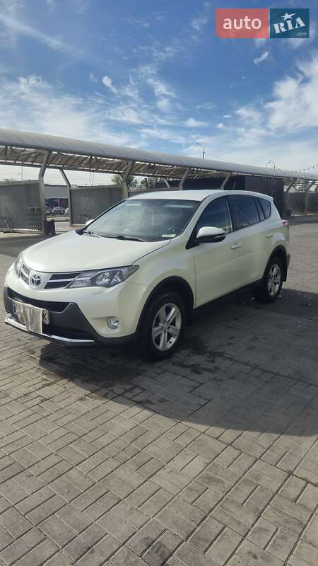 Внедорожник / Кроссовер Toyota RAV4 2013 в 