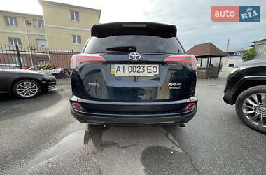 Позашляховик / Кросовер Toyota RAV4 2018 в 