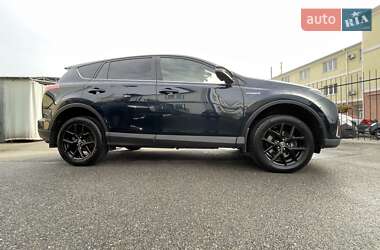 Позашляховик / Кросовер Toyota RAV4 2018 в 