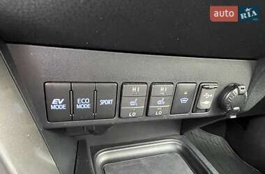 Позашляховик / Кросовер Toyota RAV4 2018 в 