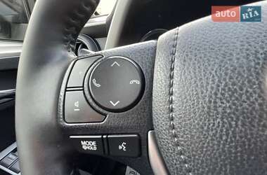 Позашляховик / Кросовер Toyota RAV4 2018 в 