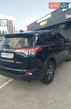 Внедорожник / Кроссовер Toyota RAV4 2018 в Полтаве