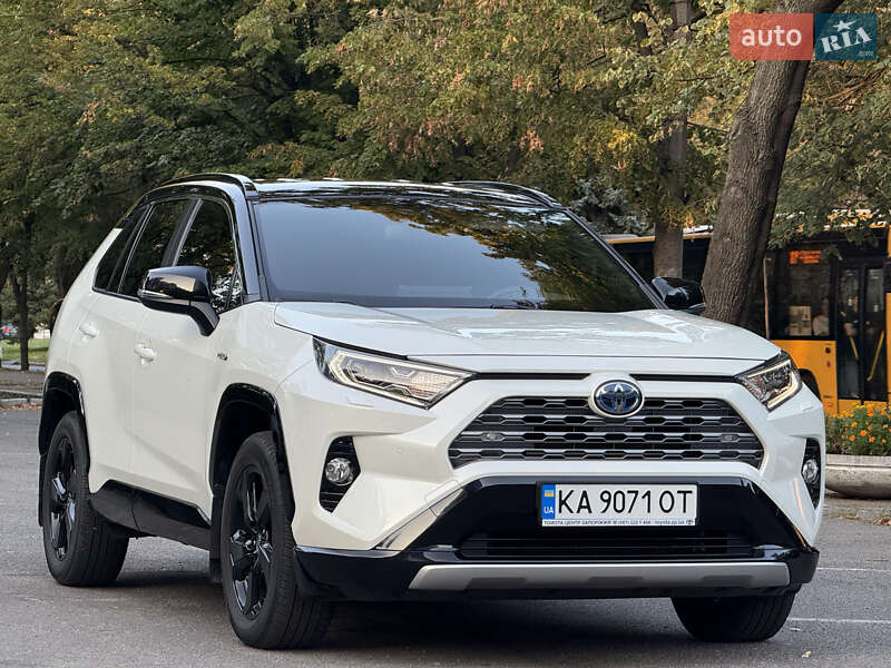 Toyota RAV4 2021