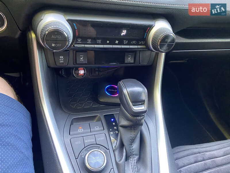 Позашляховик / Кросовер Toyota RAV4 2020 в Запоріжжі