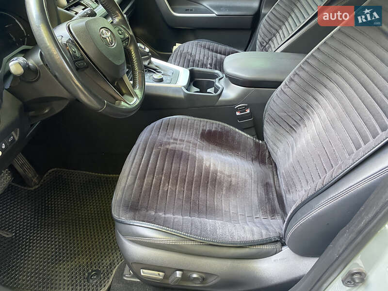 Позашляховик / Кросовер Toyota RAV4 2020 в Запоріжжі