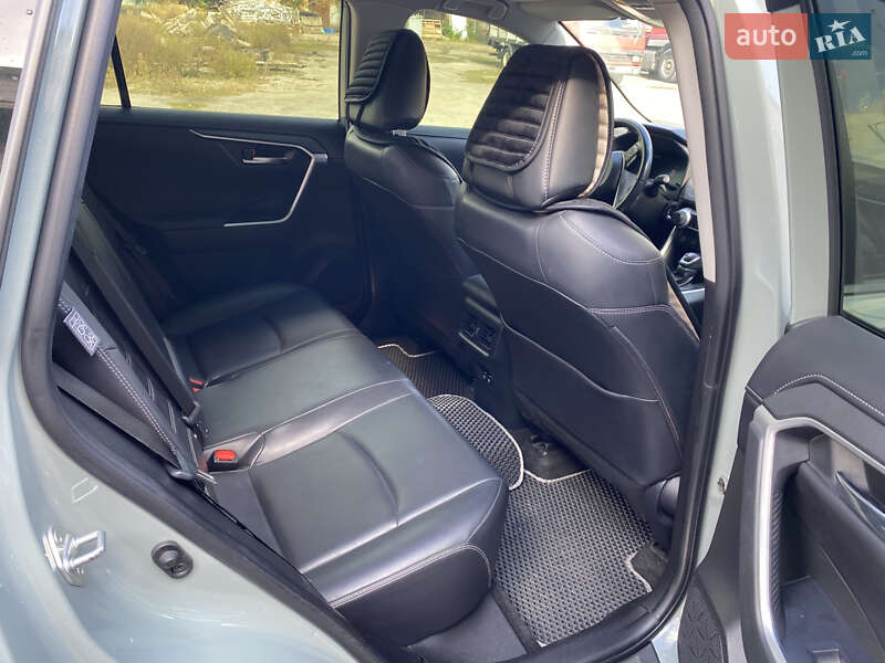 Позашляховик / Кросовер Toyota RAV4 2020 в Запоріжжі