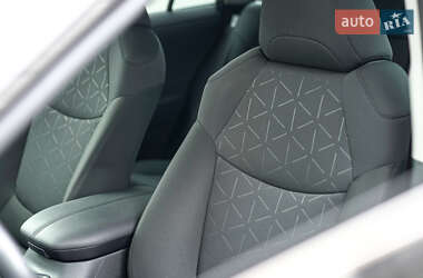Внедорожник / Кроссовер Toyota RAV4 2024 в 
