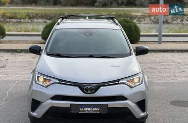 Внедорожник / Кроссовер Toyota RAV4 2018 в 