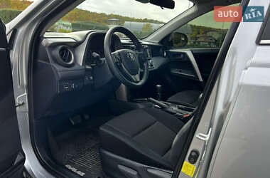 Внедорожник / Кроссовер Toyota RAV4 2018 в 