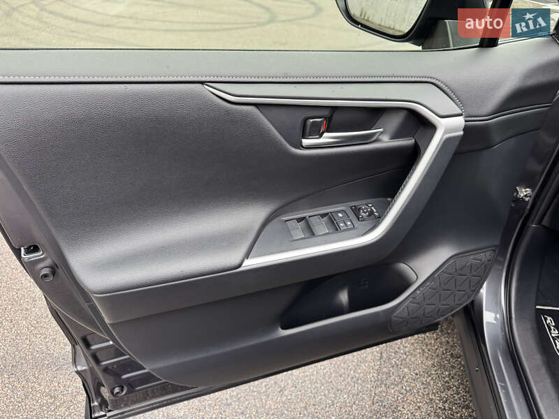 Позашляховик / Кросовер Toyota RAV4 2022 в Києві
