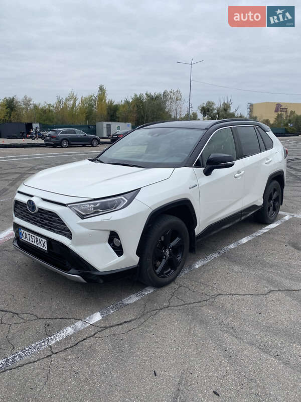 Внедорожник / Кроссовер Toyota RAV4 2019 в Киеве
