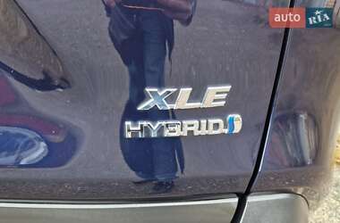 Внедорожник / Кроссовер Toyota RAV4 2023 в 