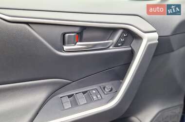 Внедорожник / Кроссовер Toyota RAV4 2023 в 