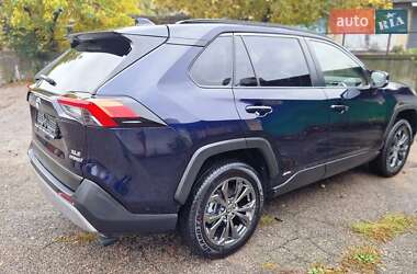 Внедорожник / Кроссовер Toyota RAV4 2023 в 