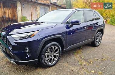 Внедорожник / Кроссовер Toyota RAV4 2023 в 