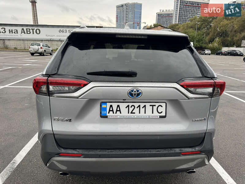 Внедорожник / Кроссовер Toyota RAV4 2019 в Киеве