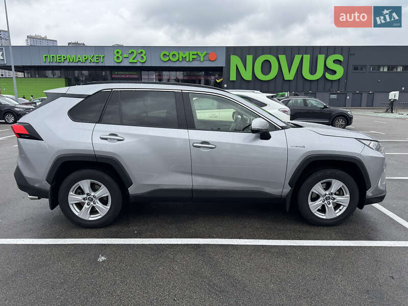 Внедорожник / Кроссовер Toyota RAV4 2019 в Киеве