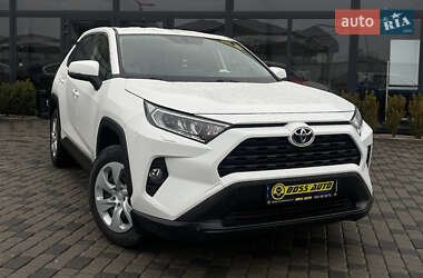 Внедорожник / Кроссовер Toyota RAV4 2019 в Мукачево