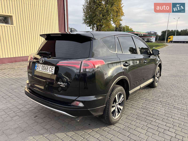 Внедорожник / Кроссовер Toyota RAV4 2015 в Гадяче