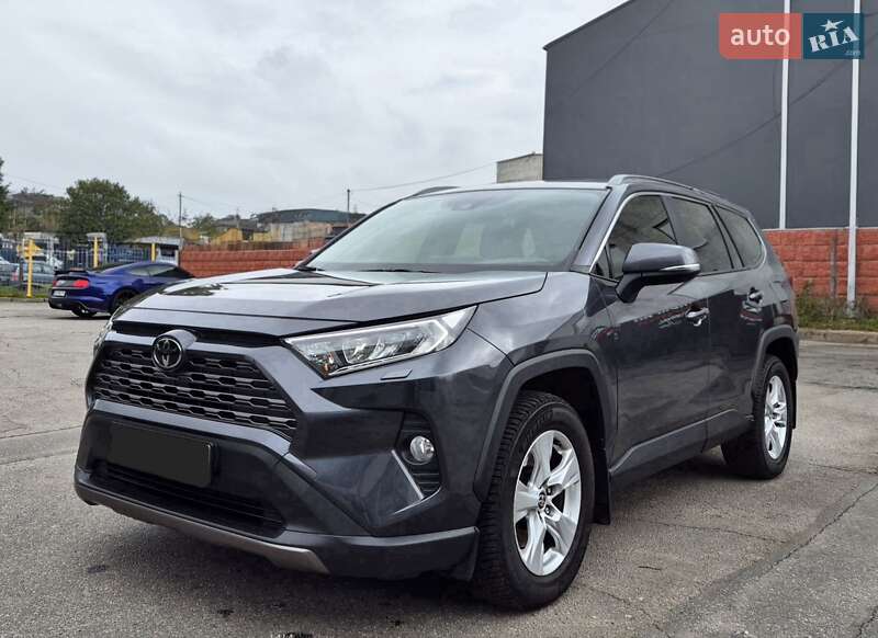 Внедорожник / Кроссовер Toyota RAV4 2021 в 