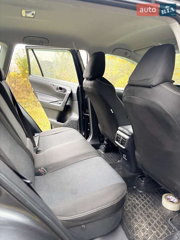 Позашляховик / Кросовер Toyota RAV4 2020 в Прилуках