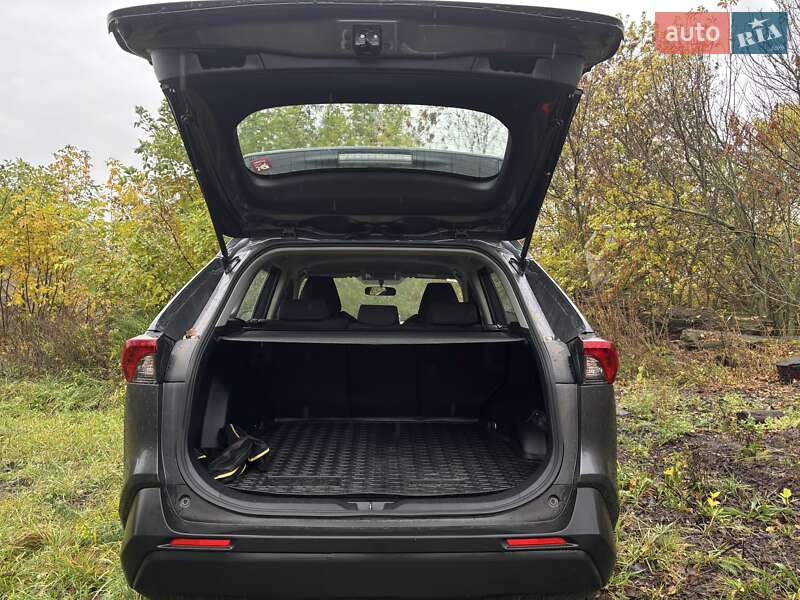 Позашляховик / Кросовер Toyota RAV4 2020 в Прилуках