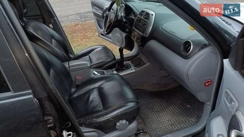 Внедорожник / Кроссовер Toyota RAV4 2004 в Краснограде