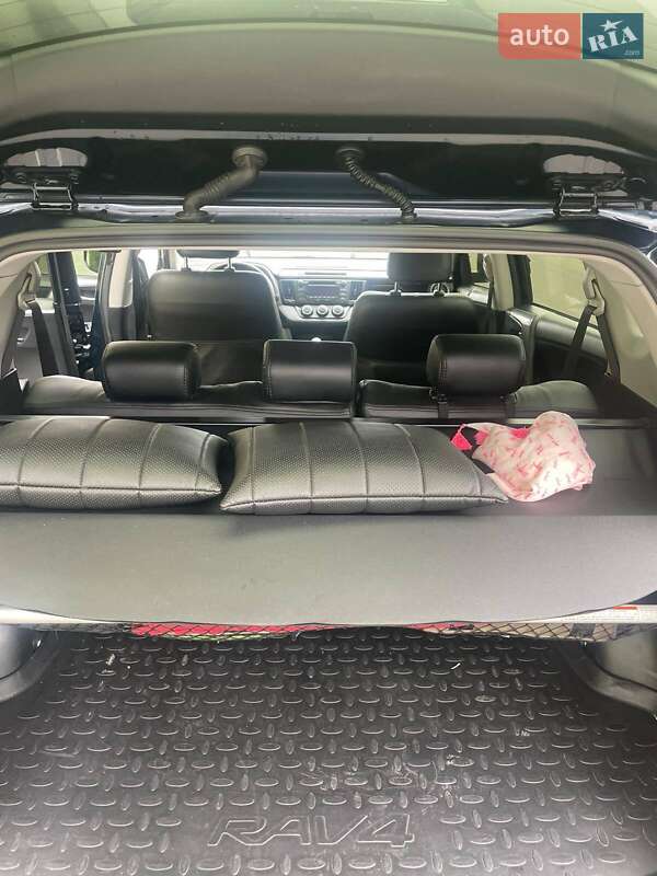Внедорожник / Кроссовер Toyota RAV4 2018 в Полтаве