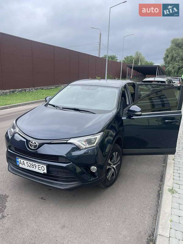 Внедорожник / Кроссовер Toyota RAV4 2018 в Полтаве