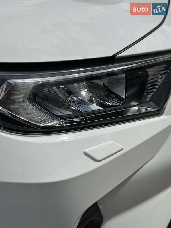 Позашляховик / Кросовер Toyota RAV4 2020 в Тульчині