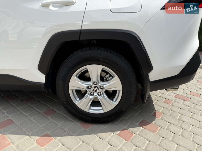 Позашляховик / Кросовер Toyota RAV4 2020 в Тульчині