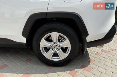 Позашляховик / Кросовер Toyota RAV4 2020 в 