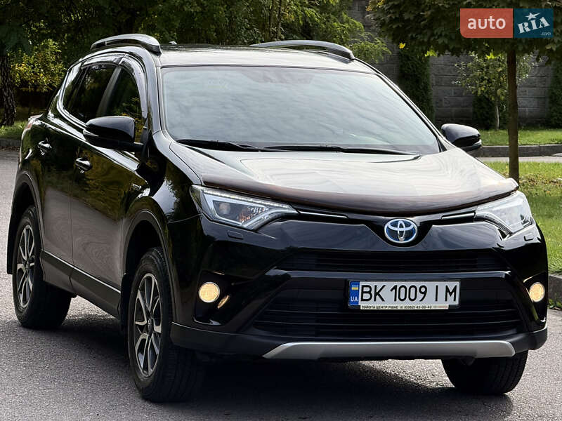 Внедорожник / Кроссовер Toyota RAV4 2017 в Ровно