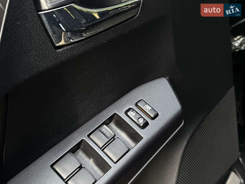 Внедорожник / Кроссовер Toyota RAV4 2017 в Ровно