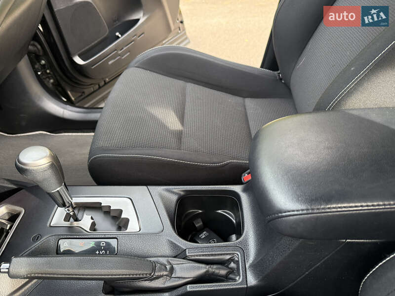 Внедорожник / Кроссовер Toyota RAV4 2017 в Ровно