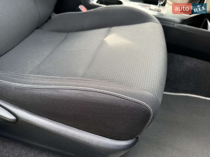 Внедорожник / Кроссовер Toyota RAV4 2017 в Ровно
