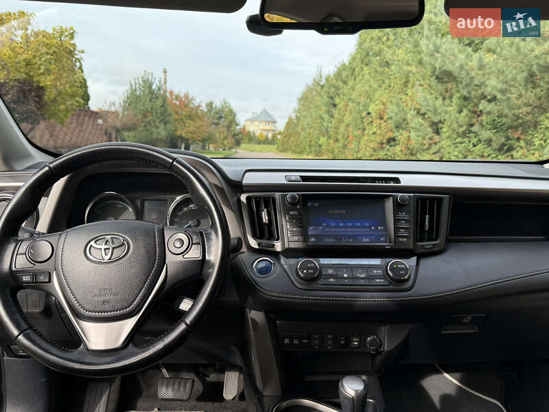 Внедорожник / Кроссовер Toyota RAV4 2017 в Ровно