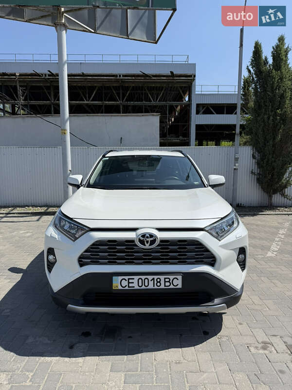 Внедорожник / Кроссовер Toyota RAV4 2019 в Черновцах
