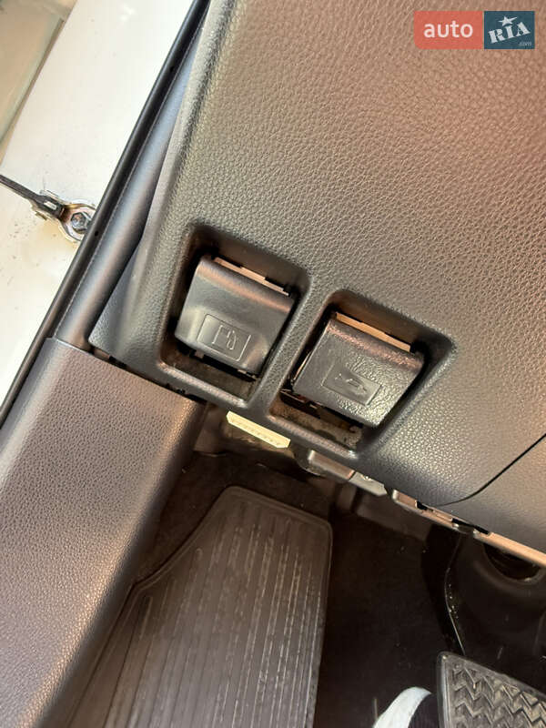 Внедорожник / Кроссовер Toyota RAV4 2019 в Черновцах