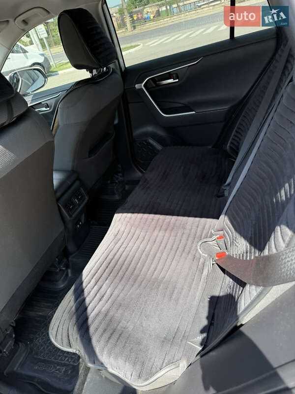 Внедорожник / Кроссовер Toyota RAV4 2019 в Черновцах