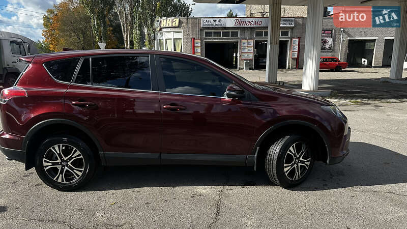 Внедорожник / Кроссовер Toyota RAV4 2016 в Запорожье