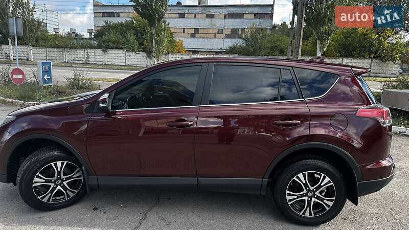 Внедорожник / Кроссовер Toyota RAV4 2016 в Запорожье