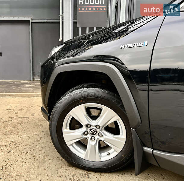Внедорожник / Кроссовер Toyota RAV4 2020 в Киеве