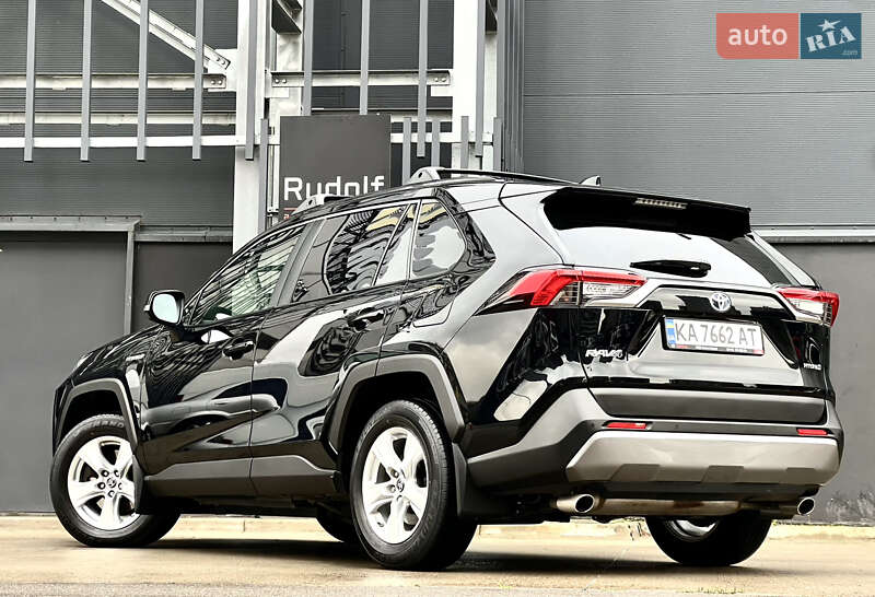 Внедорожник / Кроссовер Toyota RAV4 2020 в Киеве