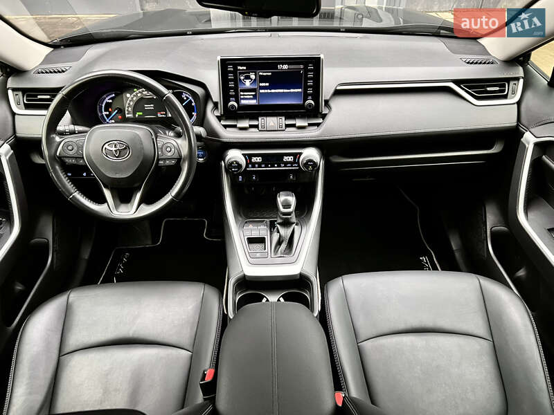 Внедорожник / Кроссовер Toyota RAV4 2020 в Киеве