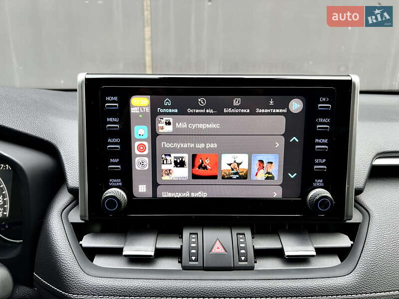 Внедорожник / Кроссовер Toyota RAV4 2020 в Киеве